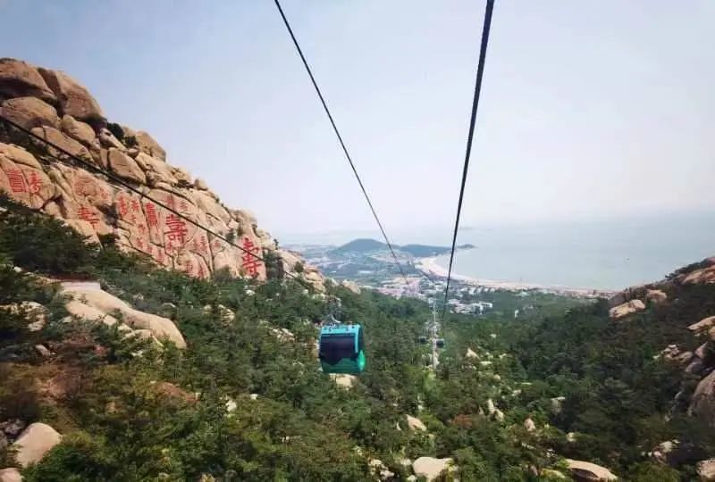崂山景区仰口游览区索道试运营当天游客满了