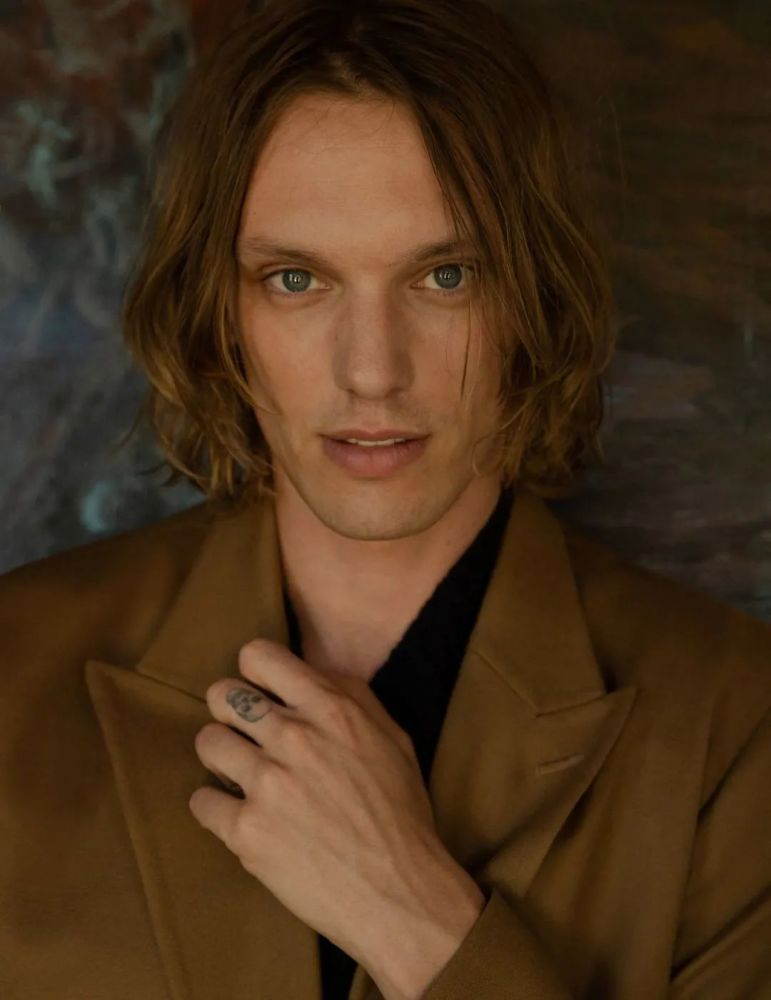 《怪奇物语》001号杰米·坎贝尔·鲍尔杂志大片_腾讯新闻