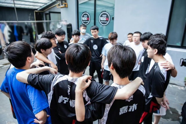 ksg让2追3稳住b2,小玖例无虚发×28破纪录,edgm被疑"假赛"