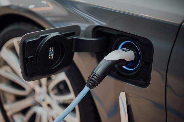 油价已持续上涨，网约车压力越来越重，改新能源汽车真的是好主意吗？