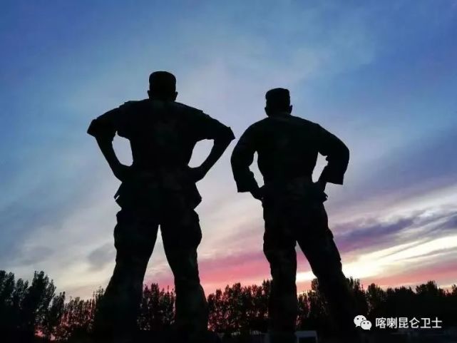 长大后我终于穿上军装成了你