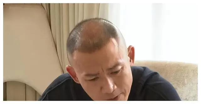 有种毁容叫秃顶这十位男星年轻时是男神如今头顶都反光了