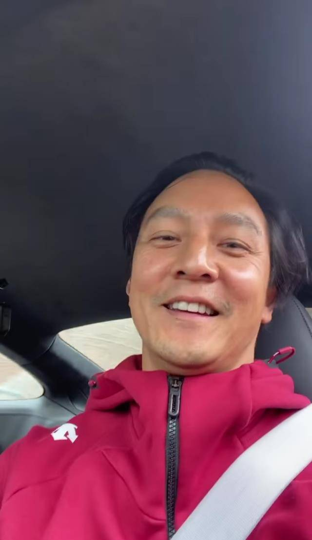 这十位男星年轻时是男神,如今头顶都反光了