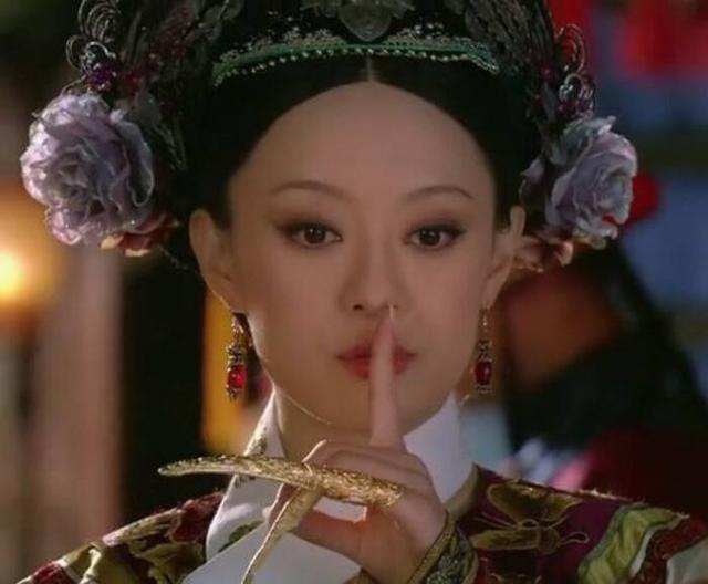 《甄嬛传》中,余答应小人得志后由乌鸦变凤凰,得宠后连自己都不认识