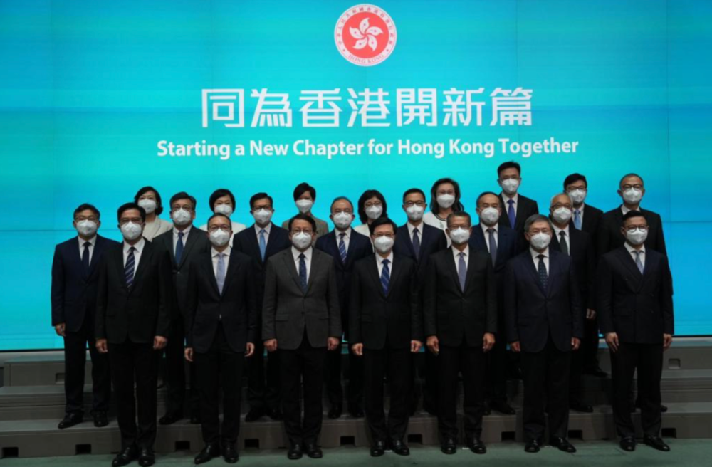 新一届香港特区政府班子，出现两个变化