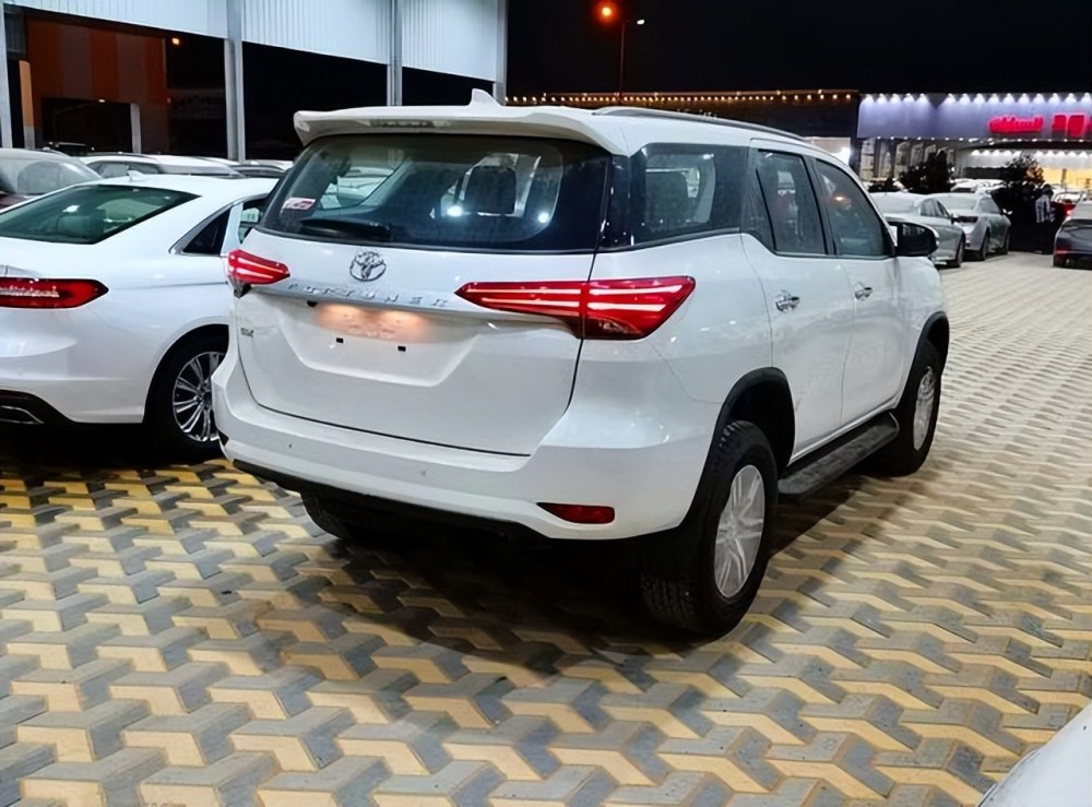 外观强硬,2023款丰田"穿越者"到港,比普拉多霸气_腾讯新闻