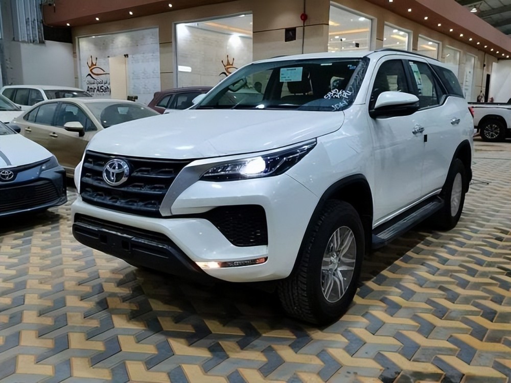 外观强硬,2023款丰田"穿越者"到港,比普拉多霸气_腾讯新闻