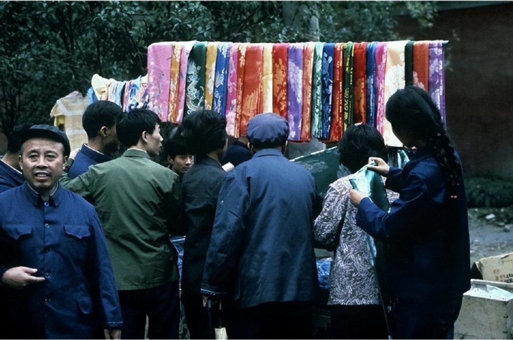 七八十年代风靡全国的"的确良",是一种什么面料?为何消失了?插图