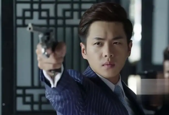 首播榜单第一胡军黑狐之绝地营救一出手就是抗战片王炸