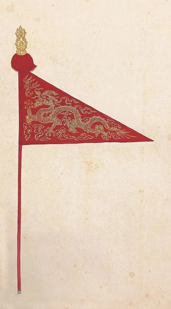 图二 皇帝卤簿五色金龙纛之黄缎旗图一 皇帝卤簿黄