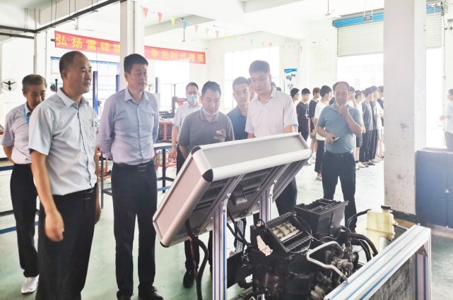 江西冶金职业技师学院领导来江西康展汽车科技学校考察交流