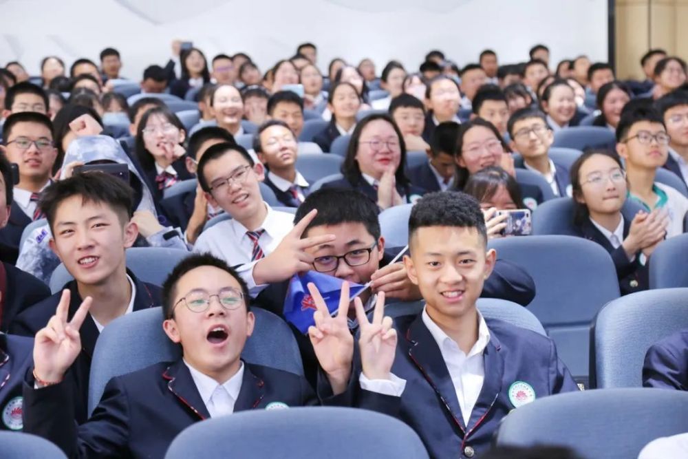 云南民大附中丨初2022届毕业典礼:邂逅多彩民附 绘制青春底色_腾讯