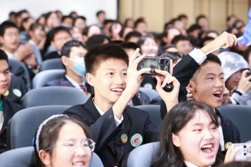 云南民大附中丨初2022届毕业典礼:邂逅多彩民附 绘制青春底色_腾讯