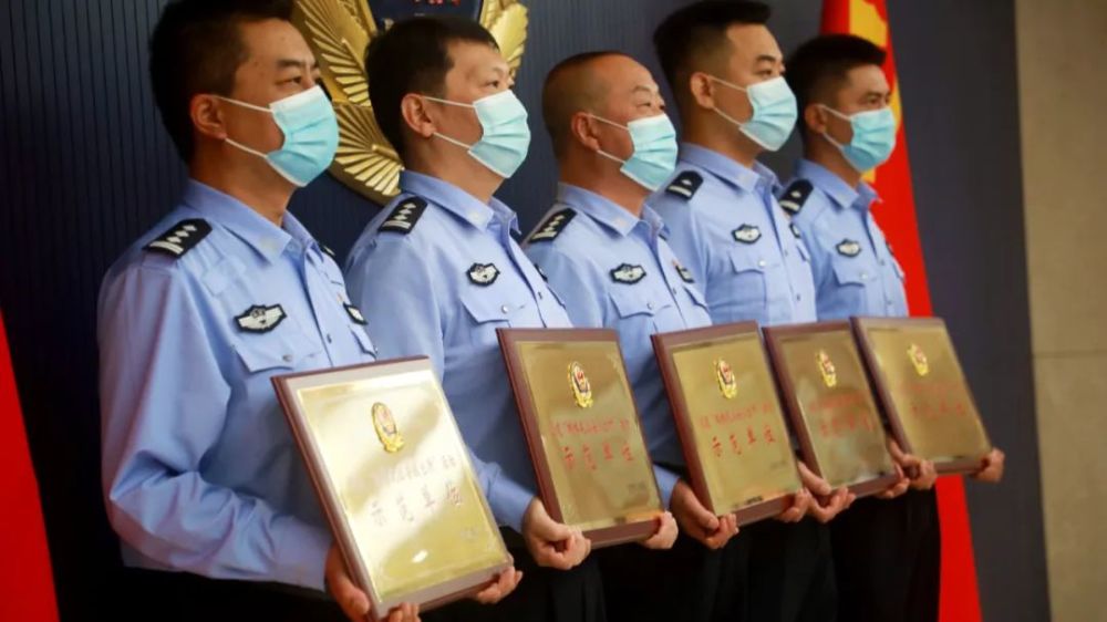 4834万大奖得主穿中国体彩标志衣服被质疑，官方：为保护隐私七上语文人教版电子书
