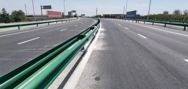 s24线大路至巴拉贡段高速公路树林召南匝道收费站拆除