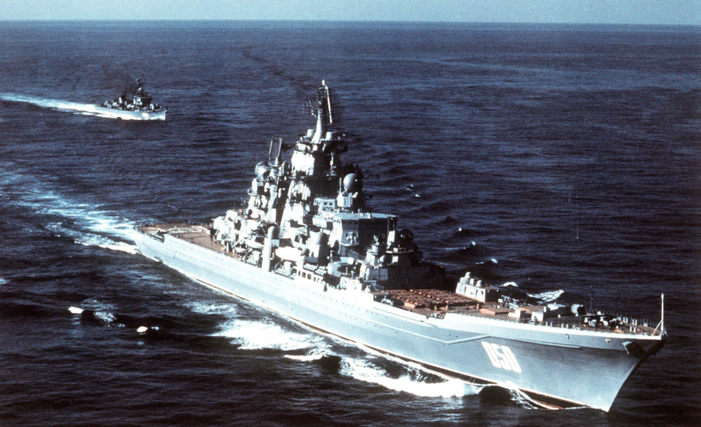 巨人当前迎头上老重庆号驱逐舰人民海军最光荣的051型驱逐舰