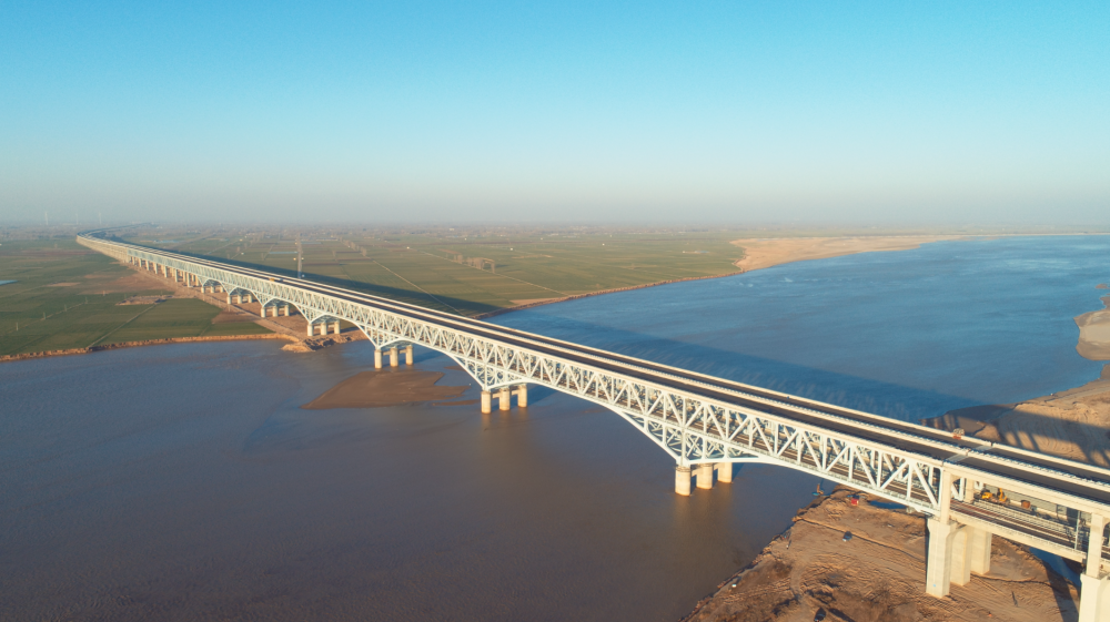 跨越黄河天堑变通途！济郑高铁郑州万滩黄河公铁大桥通车_腾讯新闻