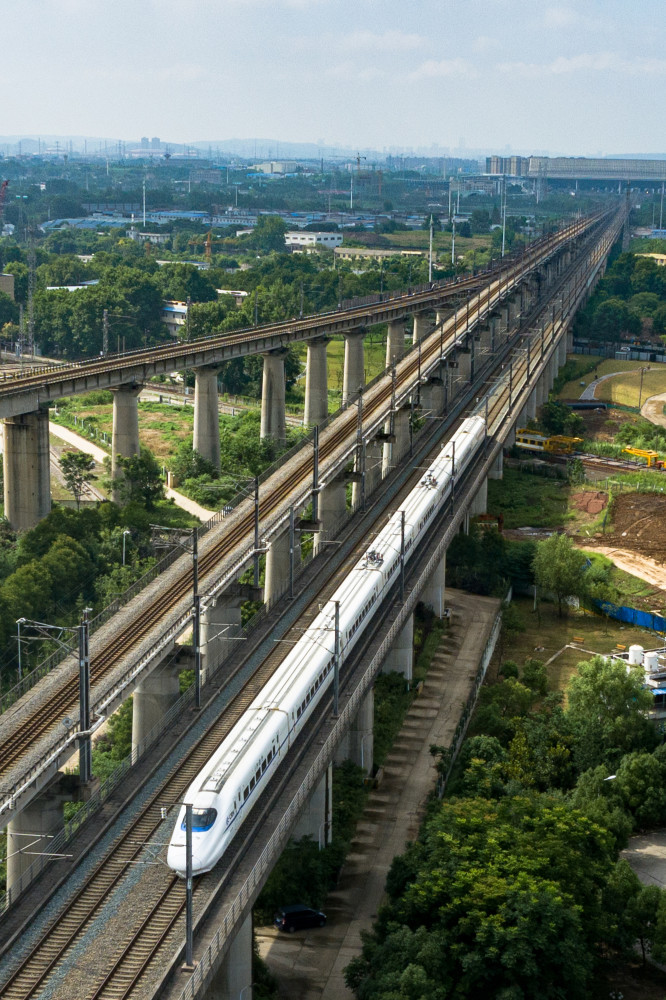 新华全媒京广高铁京武段常态化按时速350公里运营