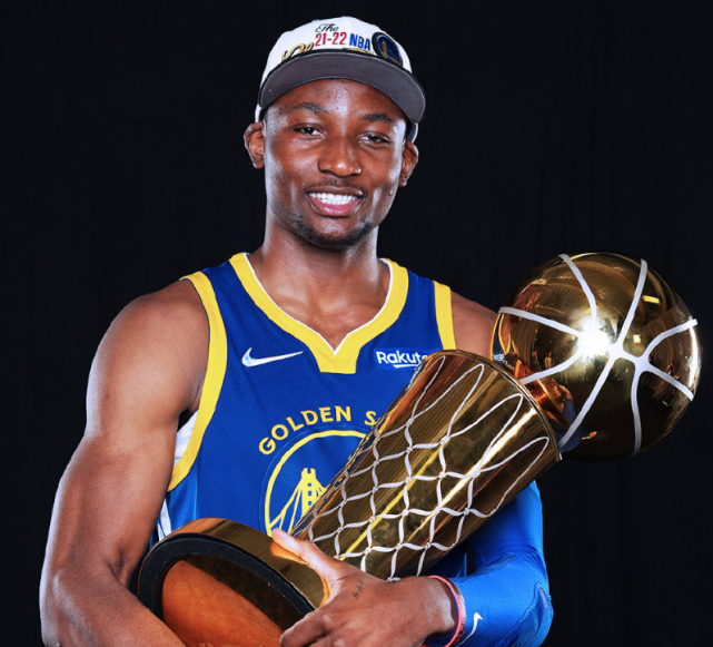 勇士菜鸟库明加我打了季后赛还夺冠啦但我只有19岁进不了酒吧