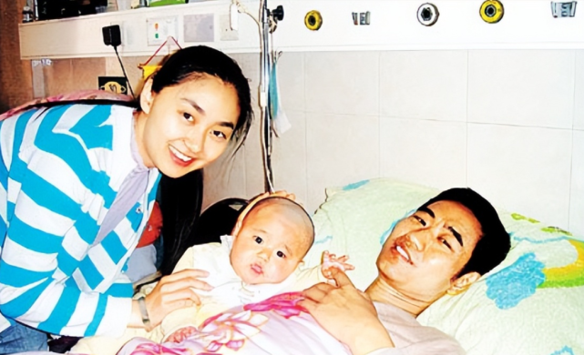 就这样,2006年,丛飞和邢丹迎来了他们可爱的女儿.