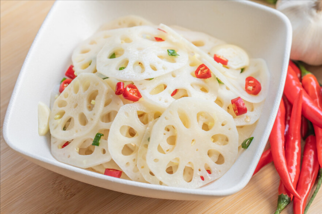 凉拌藕片,直接焯水是错的,教您一招,藕片清脆爽口,白净不发黑-腾讯