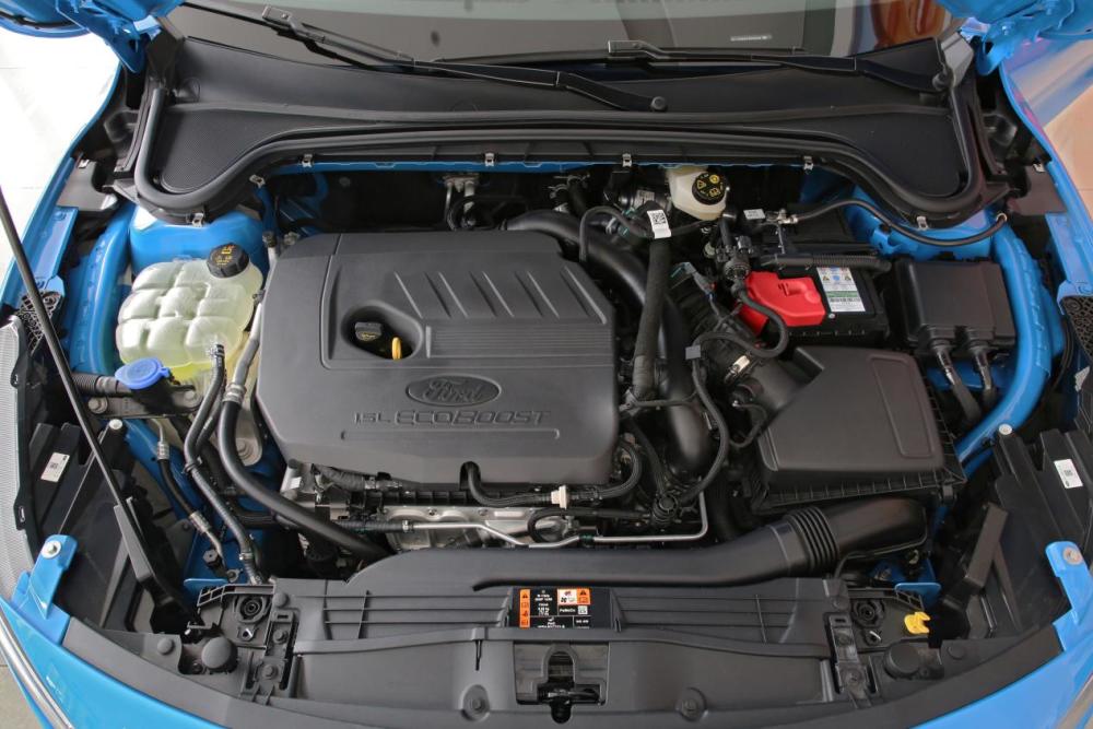 四缸回归,造型升级!静态实拍全新福特福克斯_腾讯新闻