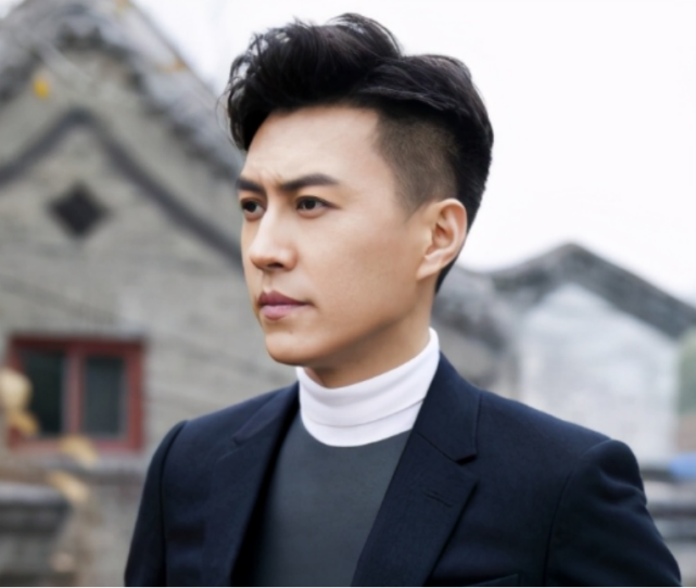 从《伪装者》到《林深见鹿》,靳东如何突破舒适圈的认知?