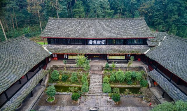 看省运游峨眉峨眉武术发源地中峰寺清幽养性的绝佳之地