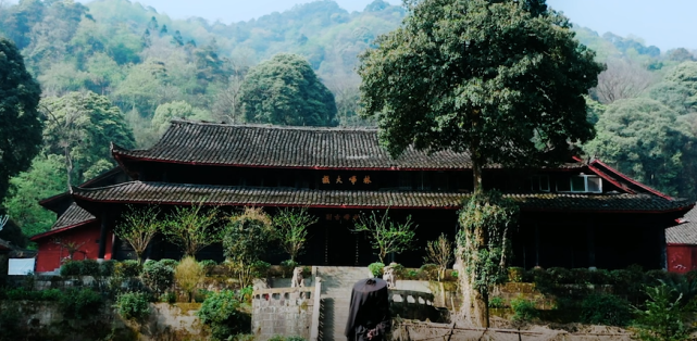 峨眉山中峰寺图片