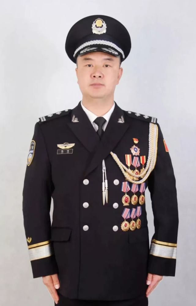 曾先后荣立个人二等功3次,个人三等功7次,个人嘉奖9次,10次被河北省