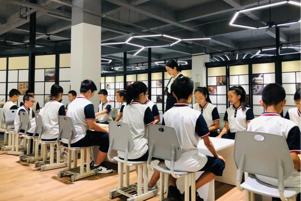 重庆育才中学国象校本课程结硕果又获全国双料冠军