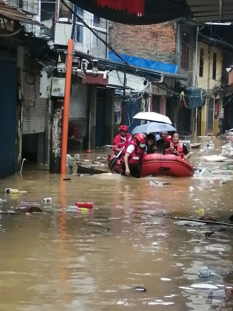 暴雨袭击建瓯他们闻汛而动全力守护