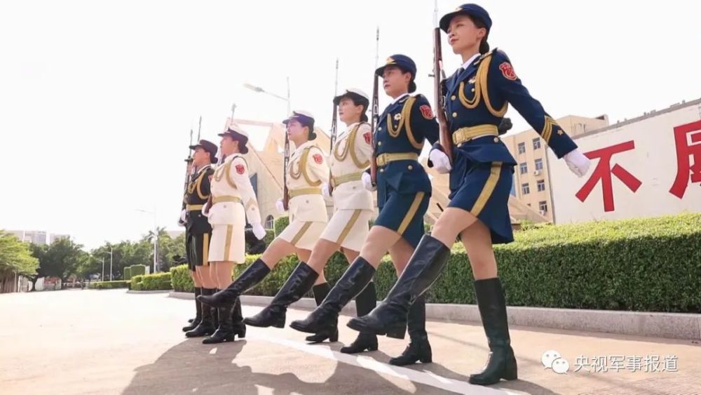 驻港部队“00”后女兵成狙击枪王，年轻的女兵们好样的！