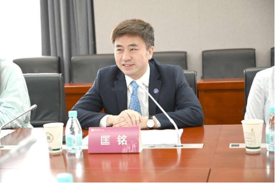 中山一院副院长匡铭教授发言巡考组和中山一院考核小组合影来源:中山