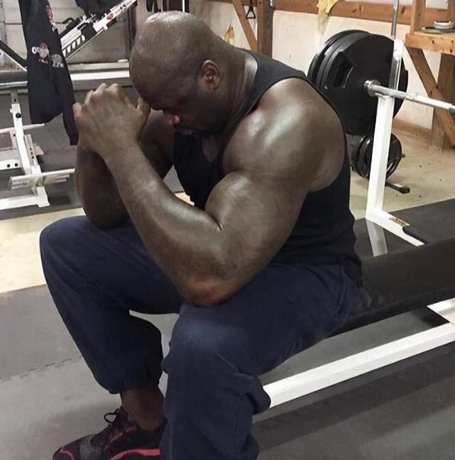 这肌肉简直是"非人类"!戈登腹肌如刀刻 姚明大腿比腰粗