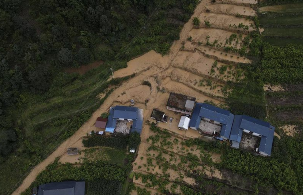 德昌县乐跃镇乐跃沟村"6.20"泥石流成功避险