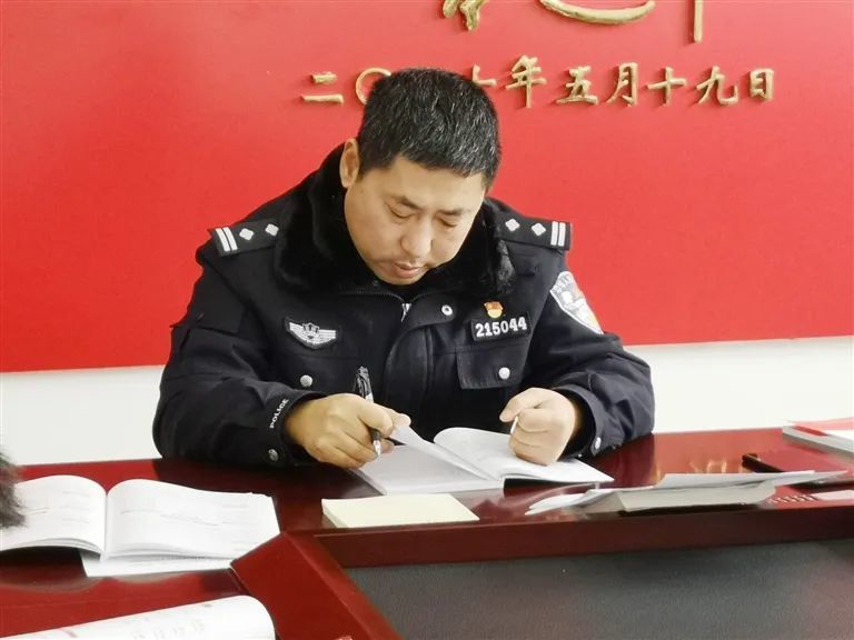 金禾,现任重庆市武隆区公安局仙女山派出所所长,从警23年来,他扎根