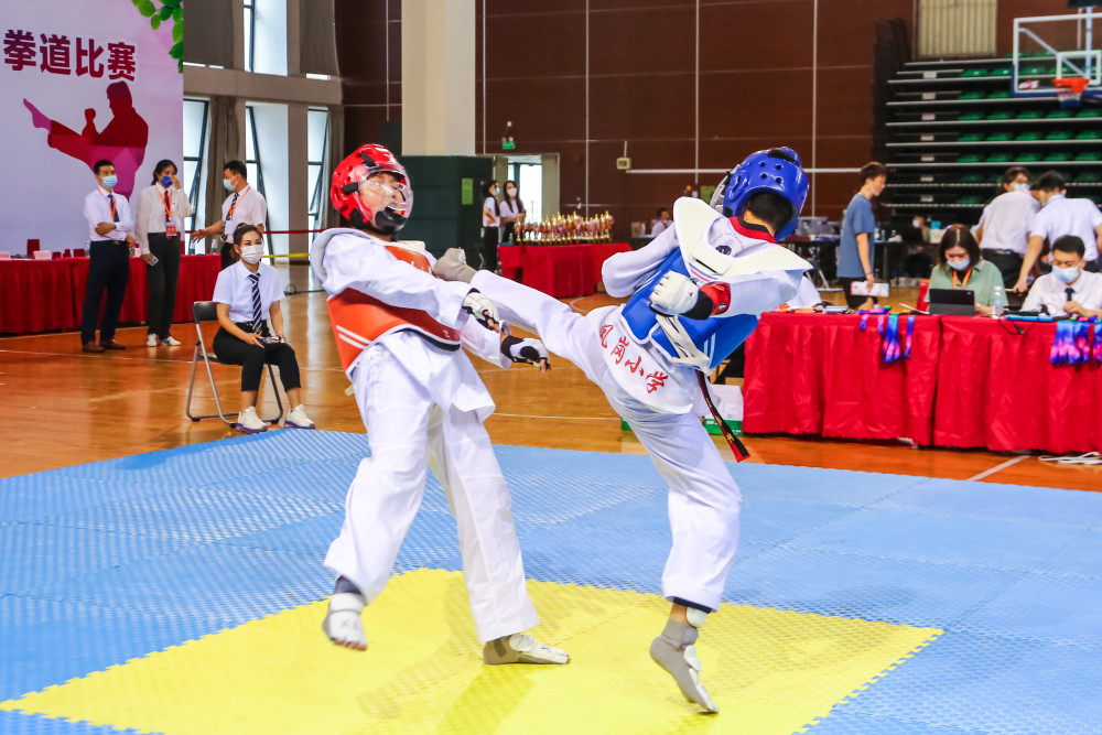 图集六大赛场390场激烈角逐深圳市首届中小学生跆拳道比赛举顺利举行
