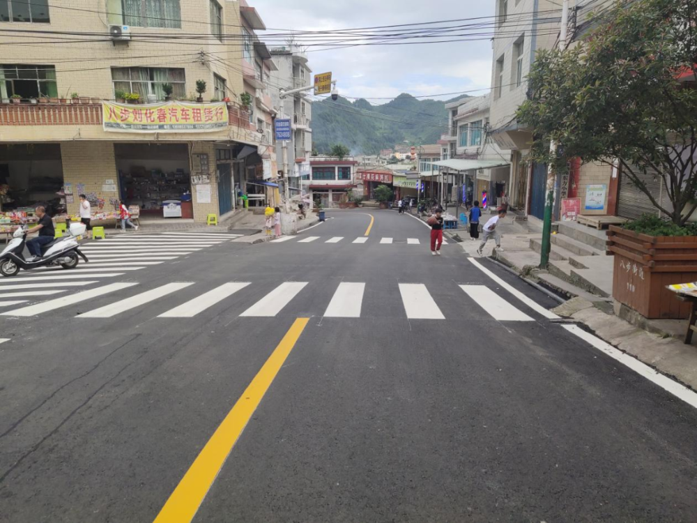 织金县八步街道开启一键美颜模式治理镇区背街小巷人居环境