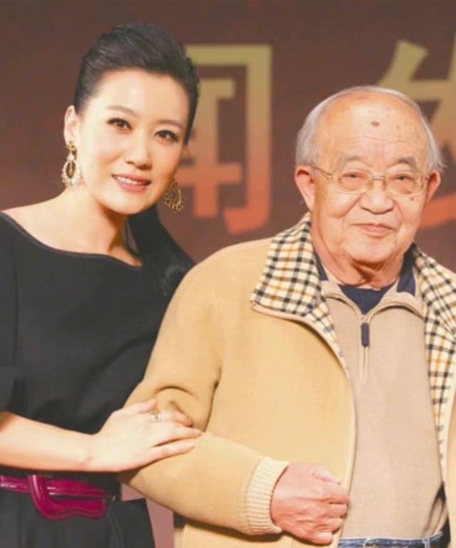 众多歌手悼念乔羽先生,祖海称其作品无人超越,周深用歌词缅怀