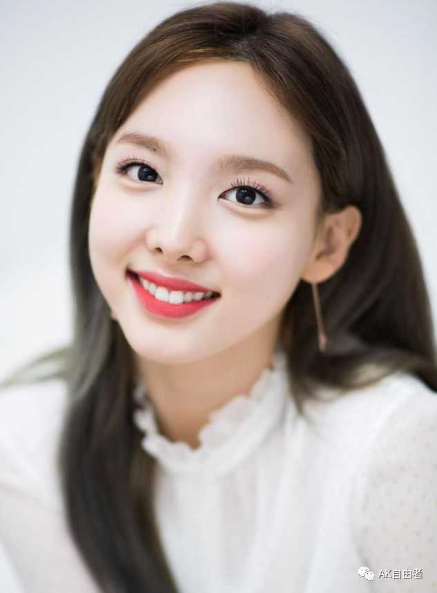 twice才华横溢的兔子林娜琏(nayeon)