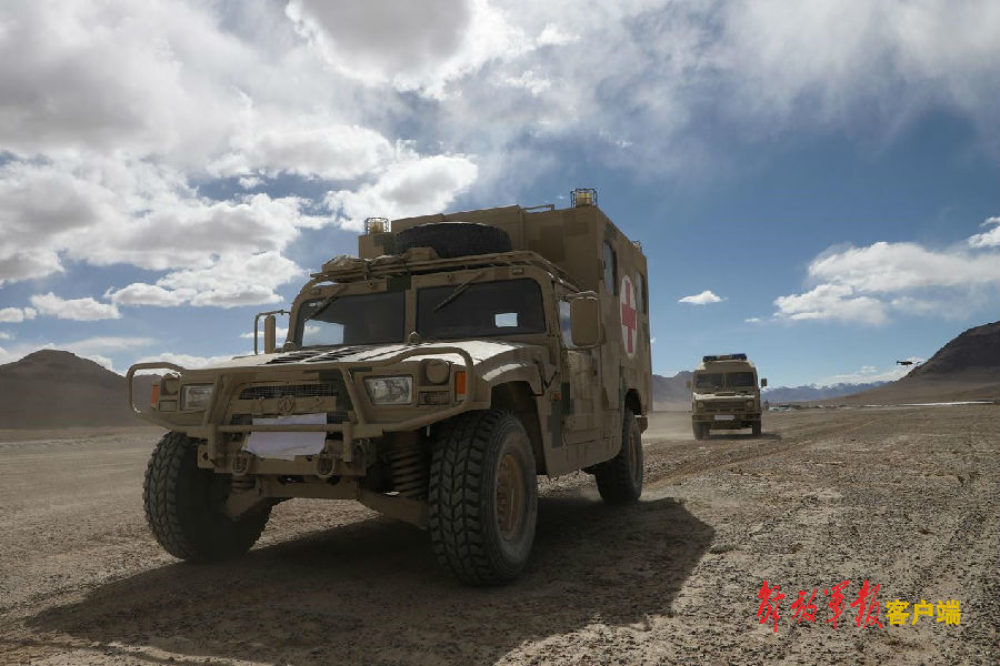 新疆军区总医院组织高原战伤紧急救治演练