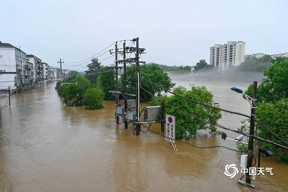 江西遭遇持续性强降雨南昌上饶等地洪涝灾害严重