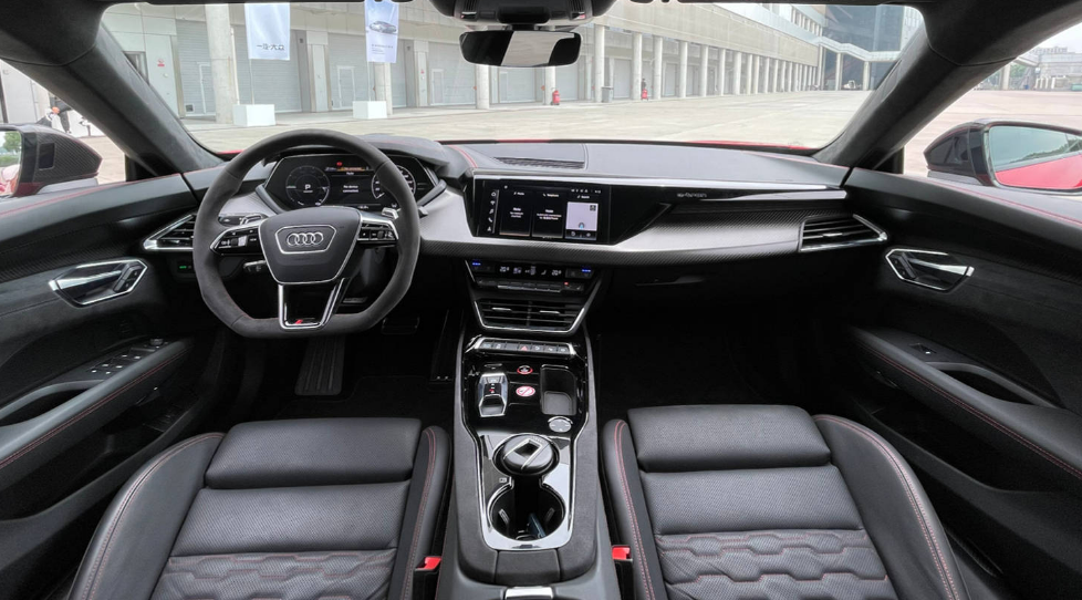 性能最强电动车奥迪rsetrongt开启预售紧跟大哥r8的步伐