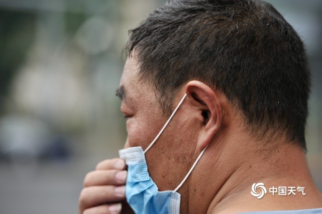 1/6中国天气网讯 今天(6月21日)进入夏至节气,北京天气潮湿闷热,最高