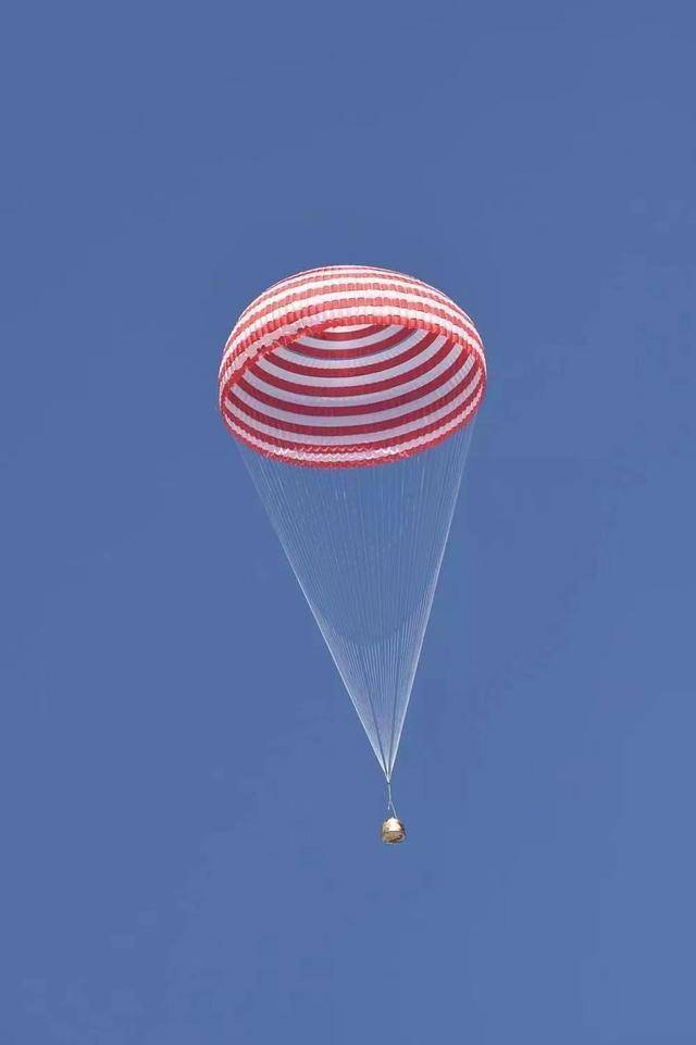 护佑航天员回家的巨大降落伞,是他带领团队一针一线织就的