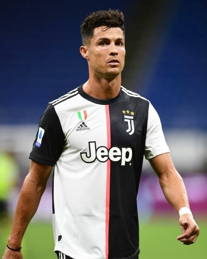 穆里尼奥能让c罗加盟罗马?尤文旧将支持!媒体却有不同看法!_腾讯新闻