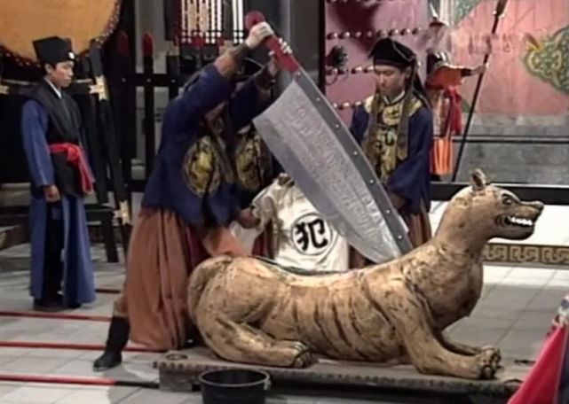 从《包青天》看《梦华录》时代的社会等级制度,三把铡刀三个等级