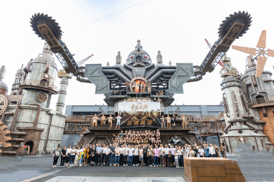 高燃出击一战封神全球首创蒸汽朋克机械实景特技秀觉醒战神在奇幻谷首