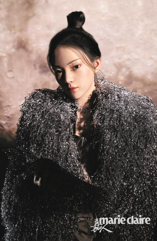 嘉人虚拟偶像大片 翎_ling破界诠释全新形象